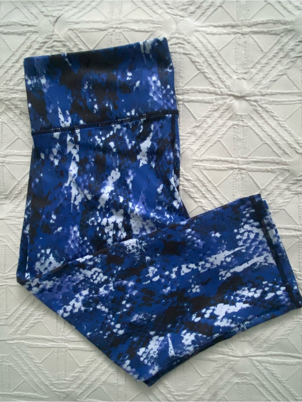 ALO Blue Snake Print Capri Leggings